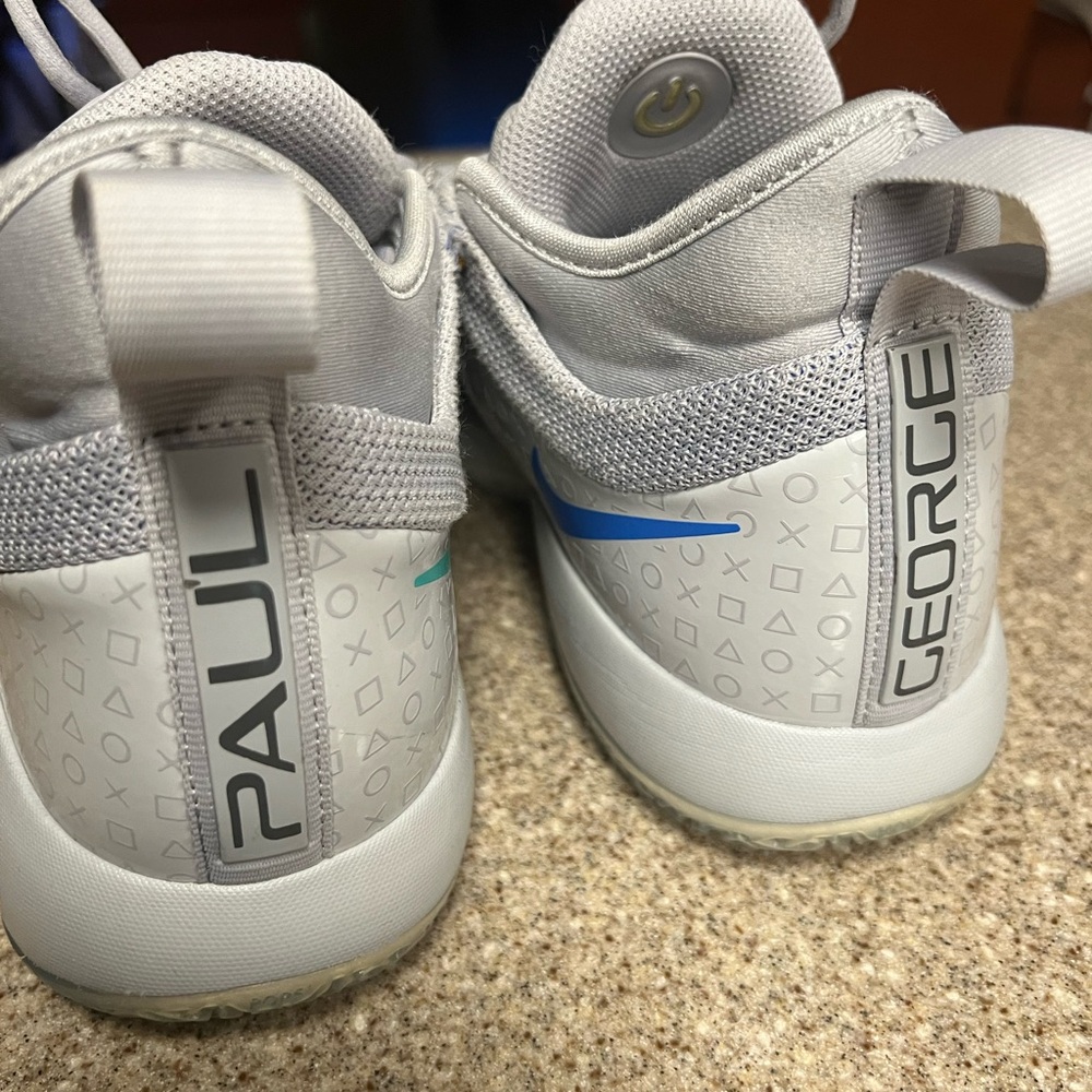 Men’s Nike Paul George Basketball Sneakers